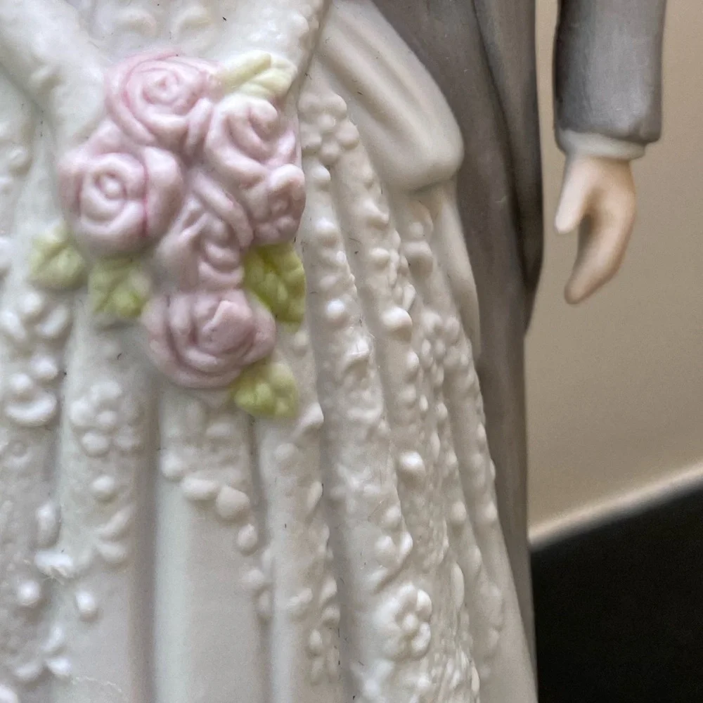 EHW Wedding Cake Bride & Groom Topper/Music Box 